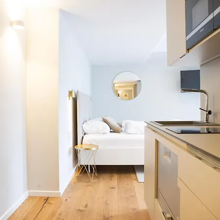 Blackhome Center Aparthotel 4*