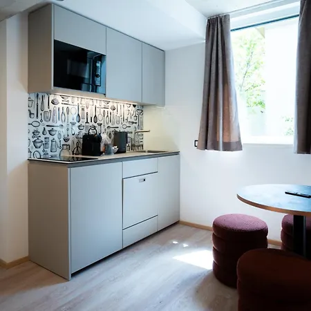 Ξενοδοχείο με διαμερίσματα Blackhome Center 4*
