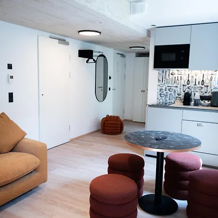 Ξενοδοχείο με διαμερίσματα Blackhome Center 4*